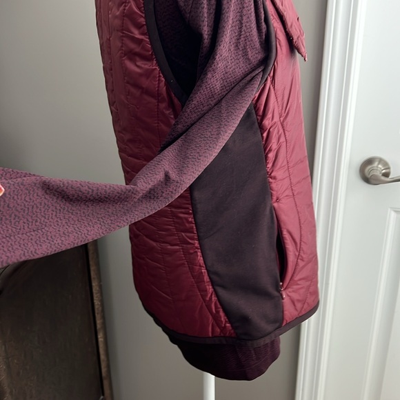 Athleta Women's Quilted Vest - Picture 5 of 9